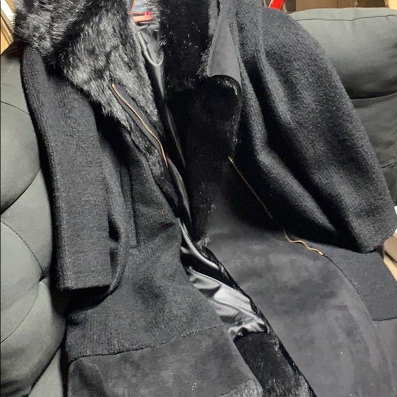 Beautiful Vince Camuto women’s belted wool coat - Picture 3 of 4